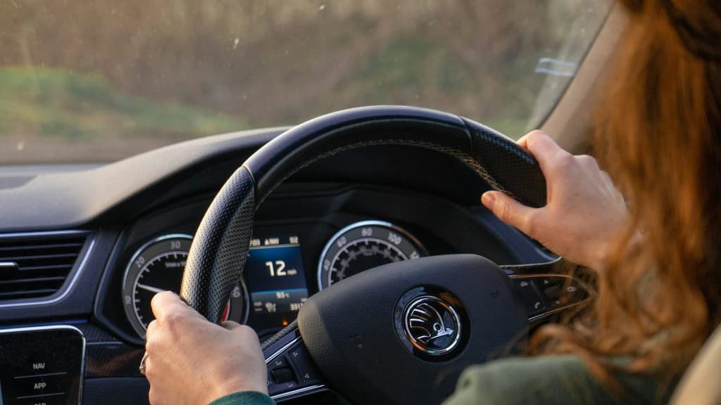 Cotxe del carnet B durant una pràctica de conducció